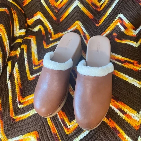 NWOT Shearling Clogs - Picture 2 of 4